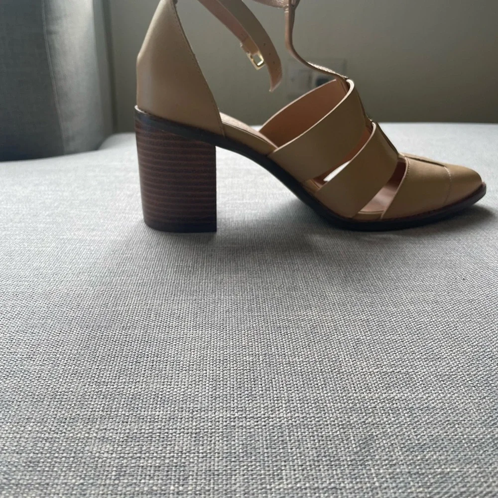 EUC Seychelles Nude/Tan Strappy Pointed-Toe Ankle Wrap Heels Size 8 US - Picture 5 of 9